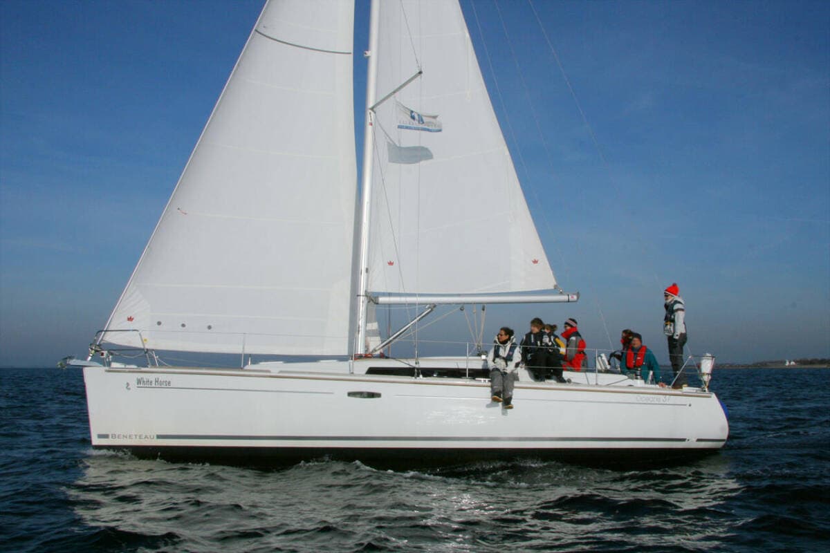 Oceanis 37