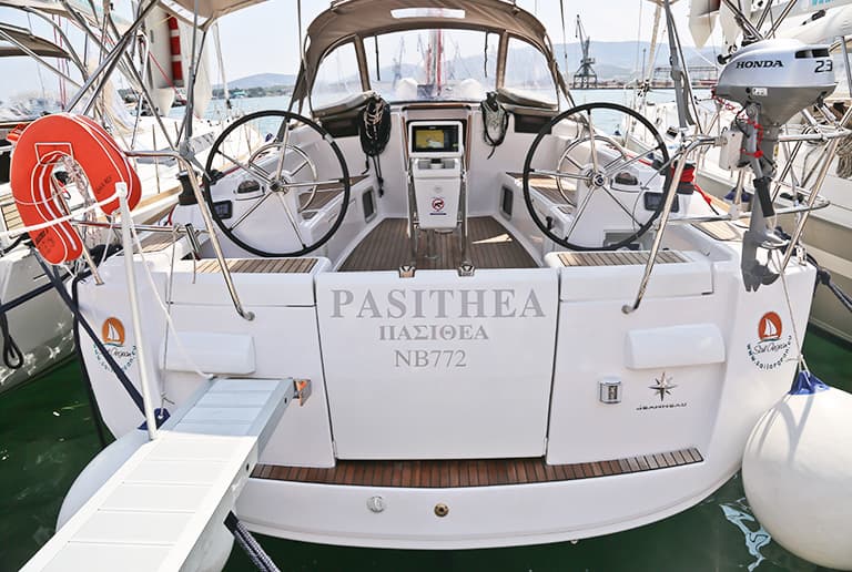 Cruise Sailing Yacht