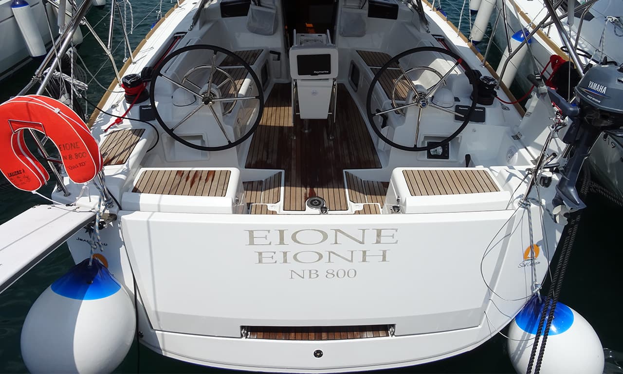 Cruise Sailing Yacht