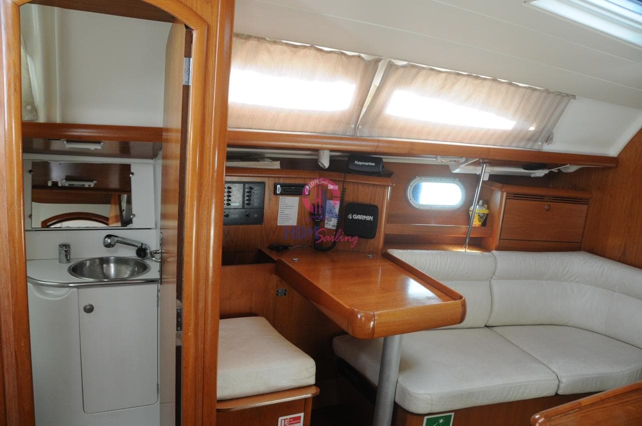 Sun Odyssey 37